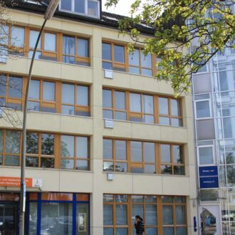 Die Fassade des Louis-Braille-Centers, Geschäftsstelle des BSVH am Holsteinischen Kamp 26